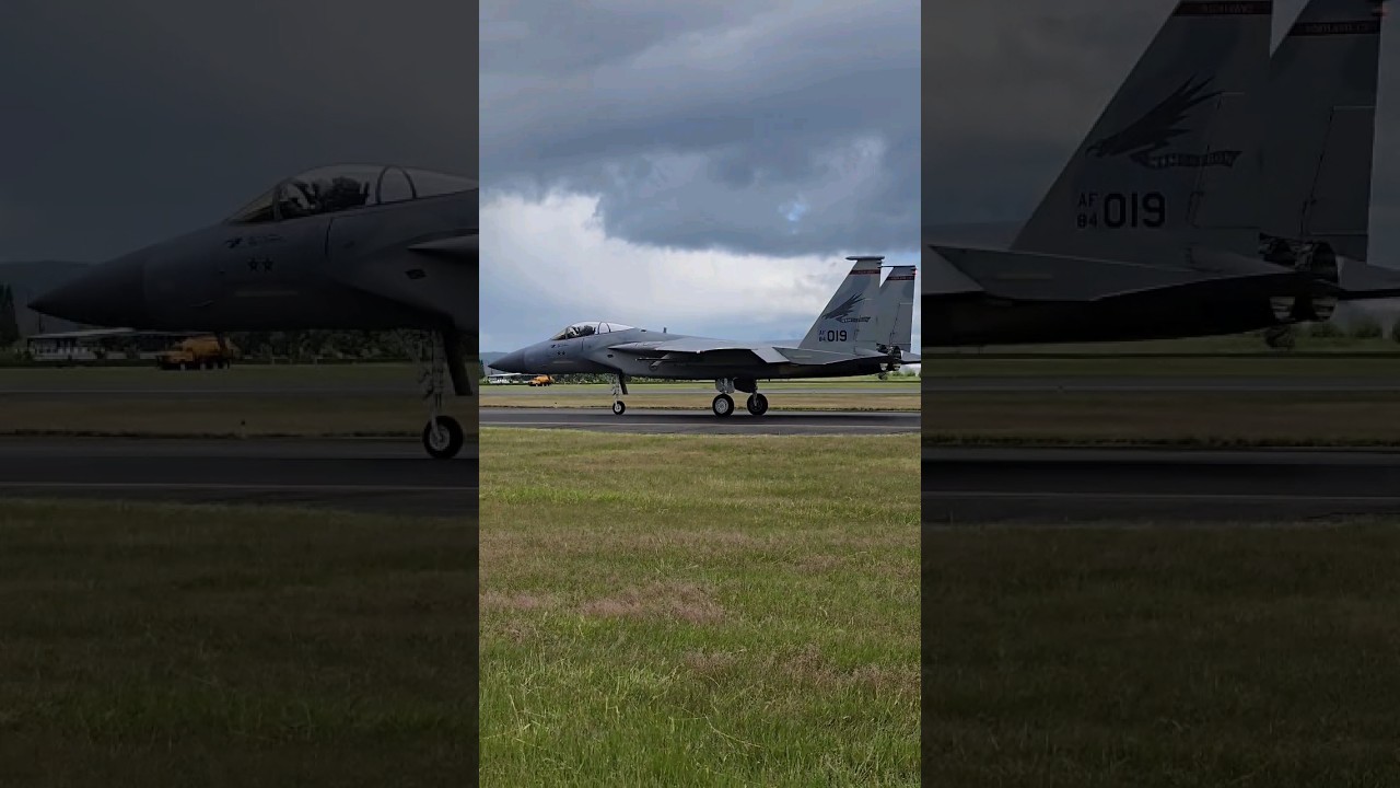 Oregon Air National Guard F-15 strolling by. 