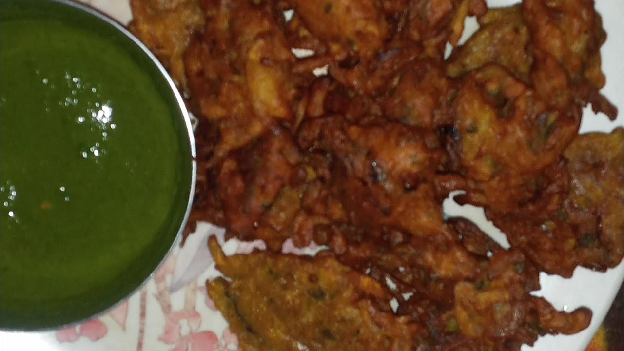आलू प्याज के सुपर क्रिस्पी पकौड़े एक बार बना कर तो देखें 👌