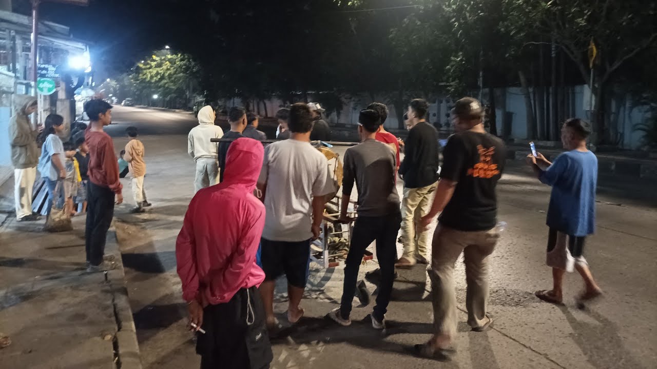 Bangunin sahur yg ke 20 hari di bulan Ramadhan 