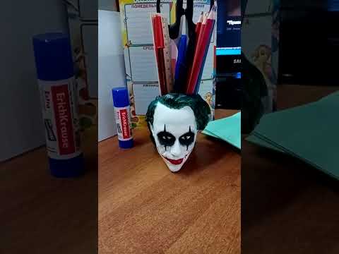 У всех канцелярских принадлежностей должно быть свое место на рабочем столе.