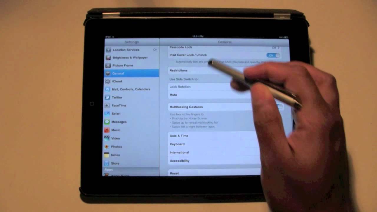 iPad: Turn Off Auto-Corrections | H2TechVideos - YouTube