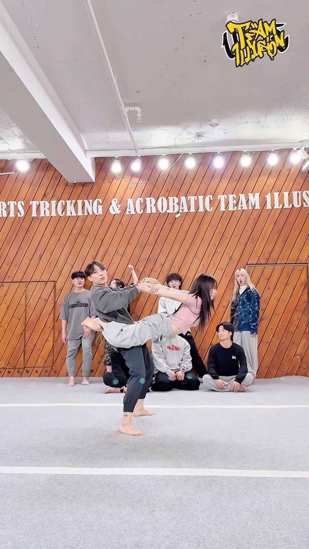 허리 힘으로 버티기⁉️? Partner Challenge