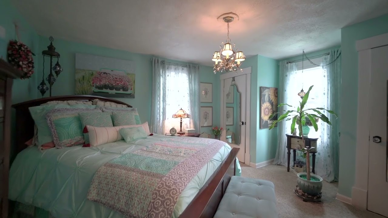 Real Estate Video Tour - 742 McDonald (ReMax Select Realty)