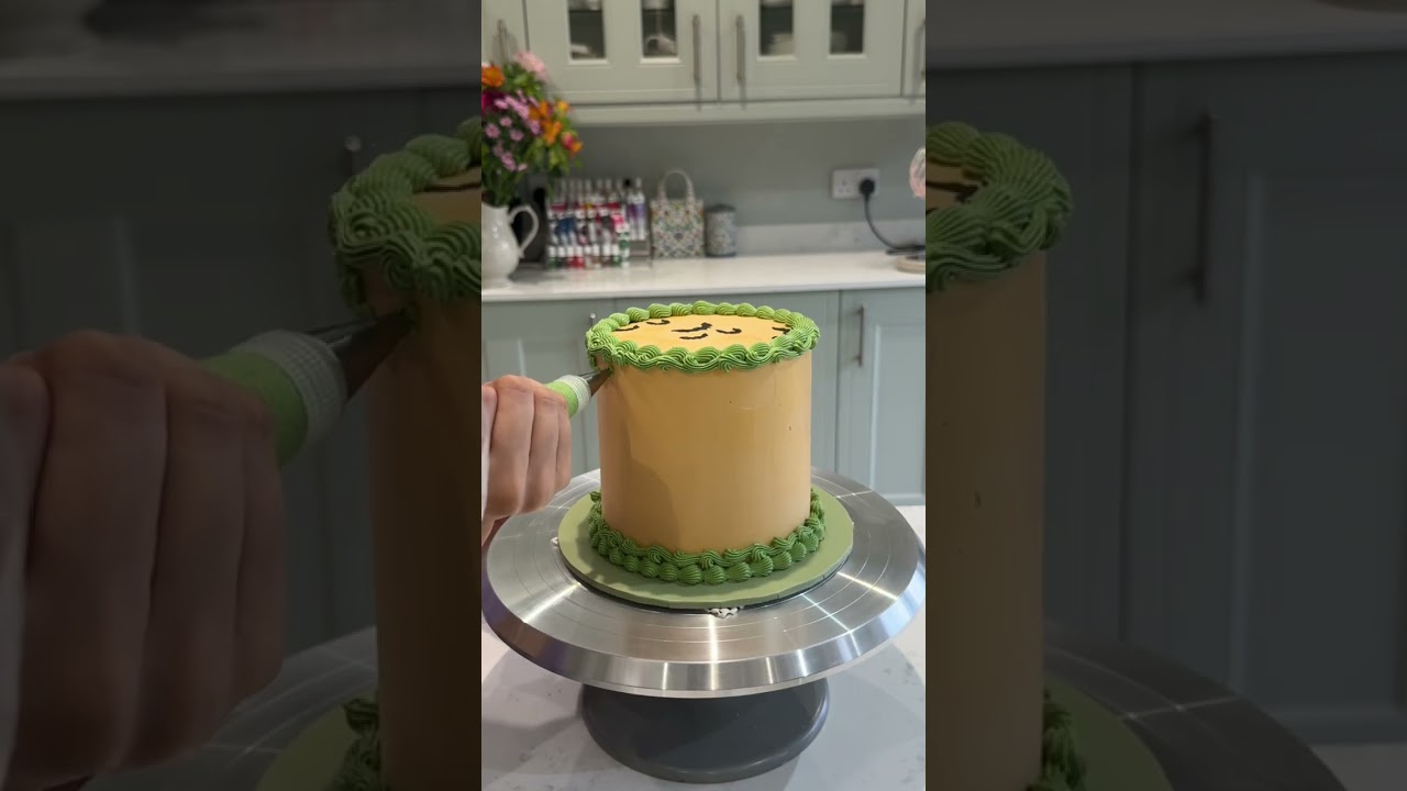 How to Decorate a Spooky Vintage Buttercream Halloween Cake | Cake Decorating Tutorials