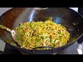 很有名的温州炒年糕,炒法独特,配料丰富,有虾仔一份10元,吃美啦Wenzhou Fried Rice Cake