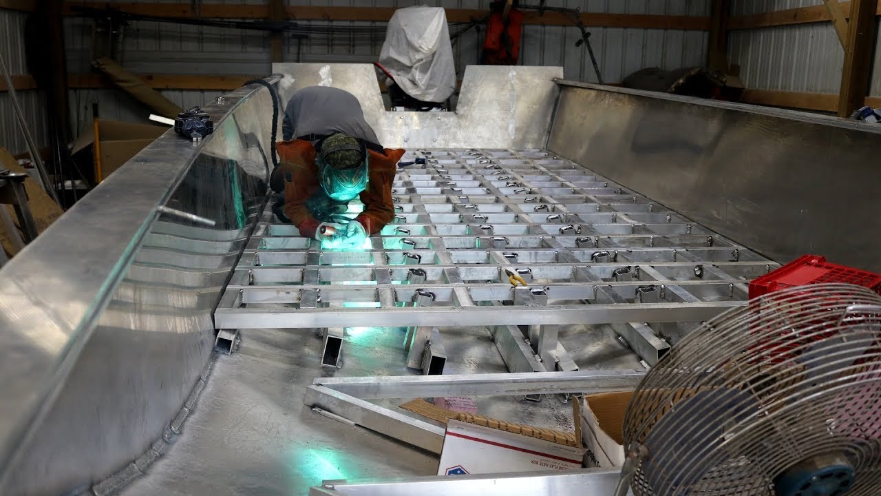 Building a 25ft Aluminum Boat Part 11 - YouTube