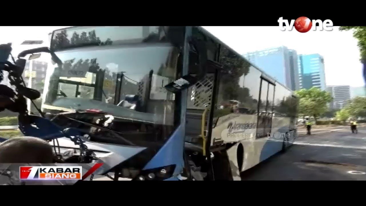 tv one live streaming free Rusak Parah, Bus Transjakarta Tabrak Pembatas Jalan