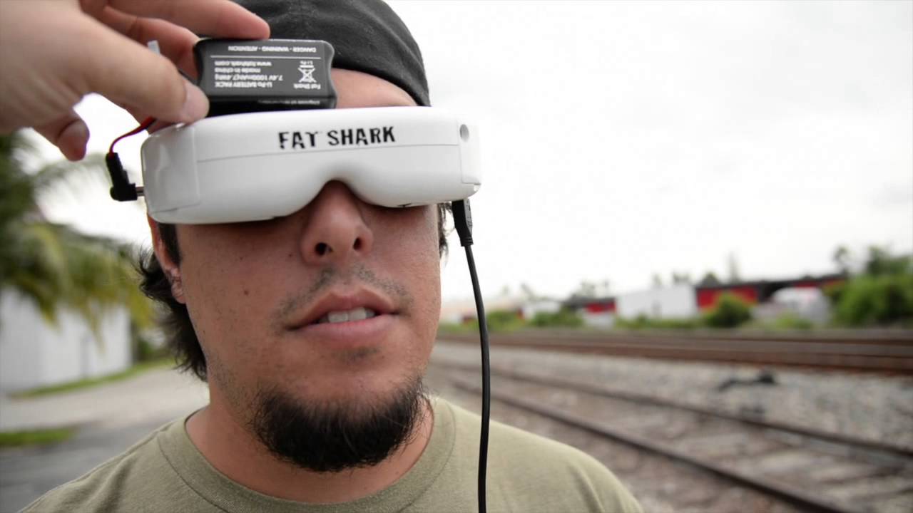 Dji goggles 3. Fatshark Dominator на очках. Очками DJI FPV. Очки DJI 3. FPV очки Shark.