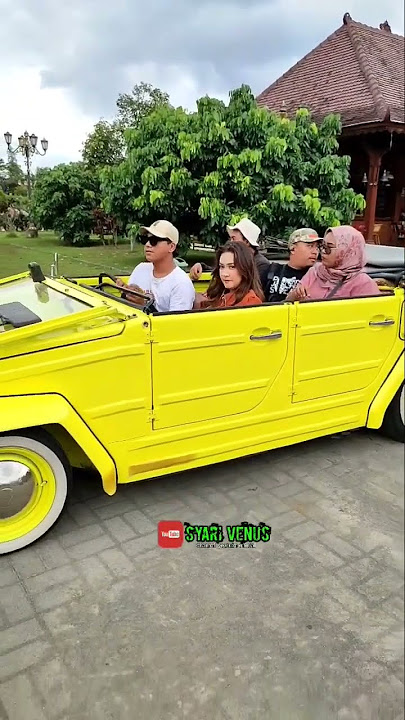 NAFA URBACH KELILING WISATA BOROBUDUR NAIK MOBIL VW