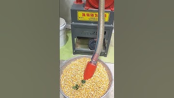 Self-priming pulverizer, self-priming feeding, saving labor and time