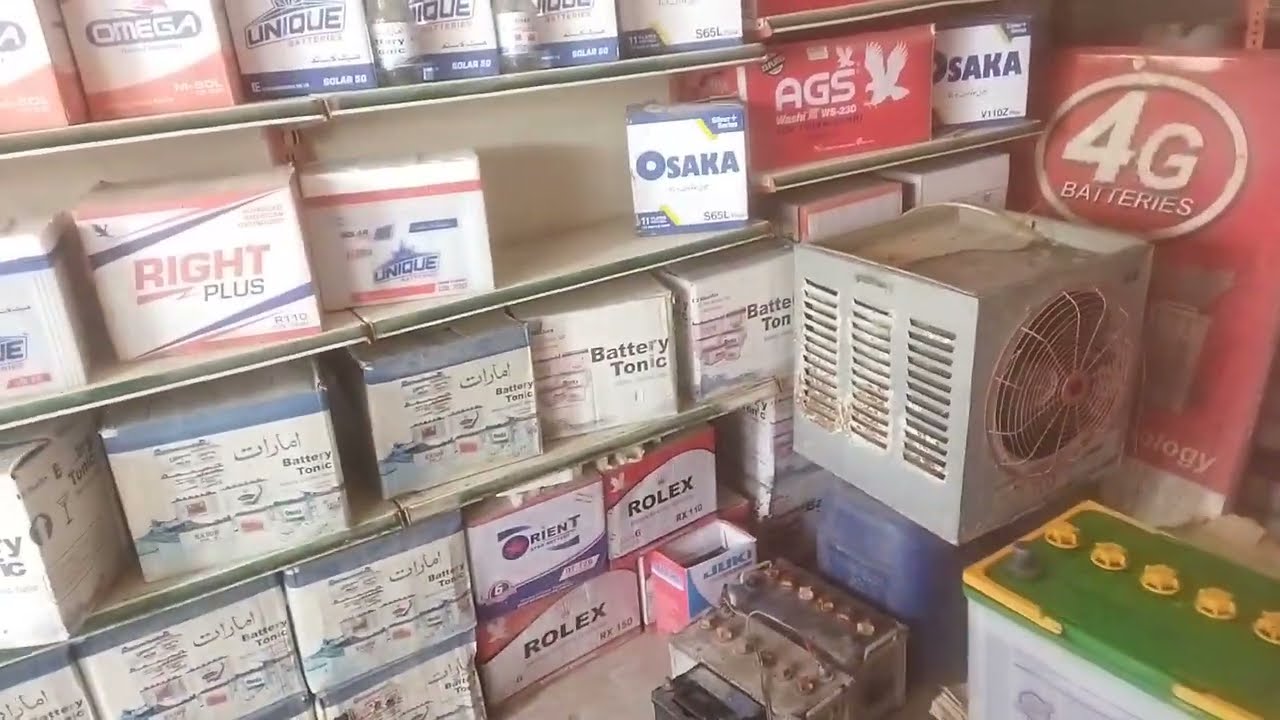 Today we reached Zarghun Road with our friendsآج ہم اپنے دوستوں کے ساتھ زرغون روڈ پہنچے۔ بیٹری لیا