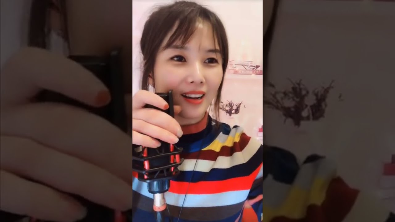 笑笑跳得有点不自在，好紧张，尴尬了