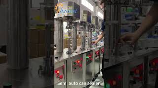 Máquina semiautomática para sellar latas en frascos y selladoras manuales de latas.