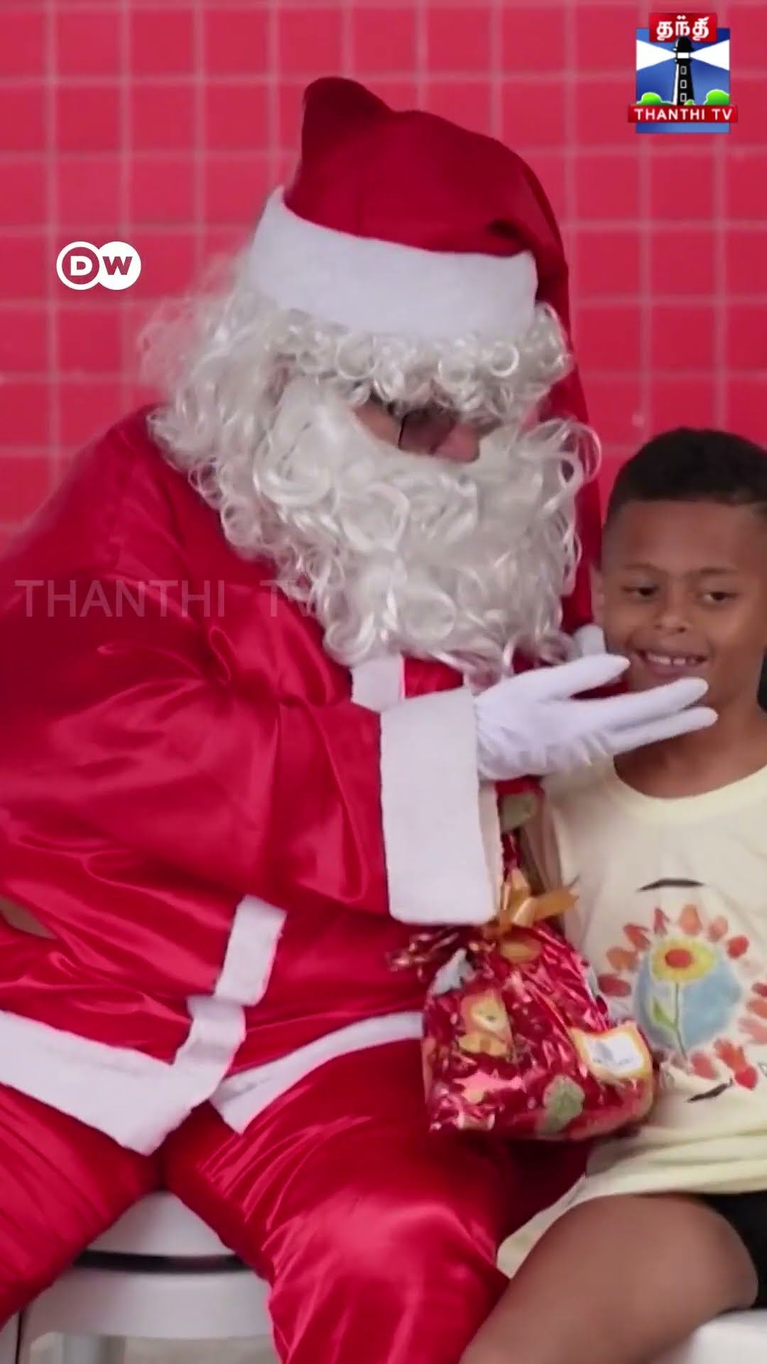 யார் இந்த Santa Claus?  கிறிஸ்தவ புனிதர் கோடிகள் கொட்டும் Business வியாபாரமாக மாறியது எப்படி?
