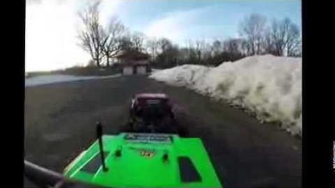Traxxas Slash 4x4 pulling Axial Scx 10 Dingo