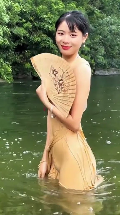 intip CD cewek Cantik