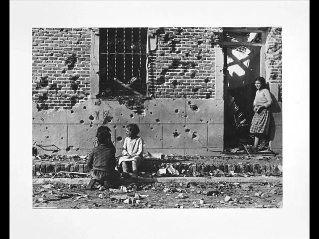 Coloquio «Robert Capa, fotoperiodismo y memoria democrática» en el Museo Reina Sofía