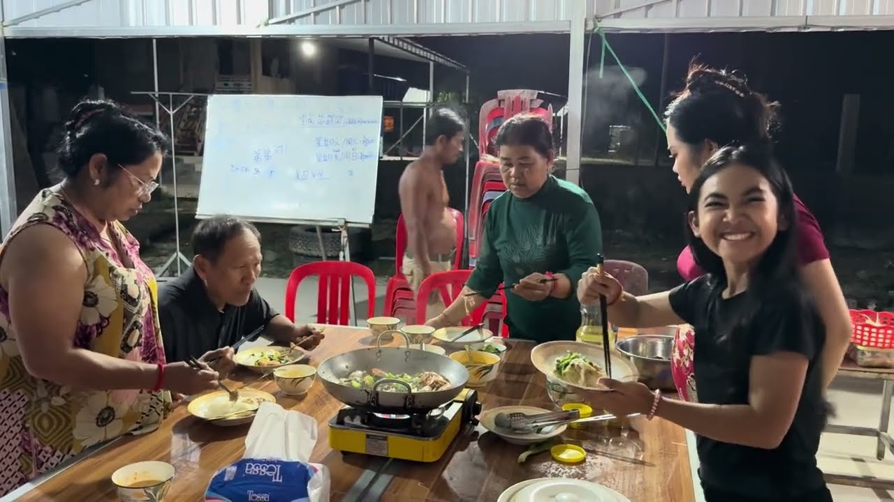 ហូបអាហារជុំគ្នាពេលមីងនិងពូវិលត្រឡប់ទៅអាមេរិកវិញ