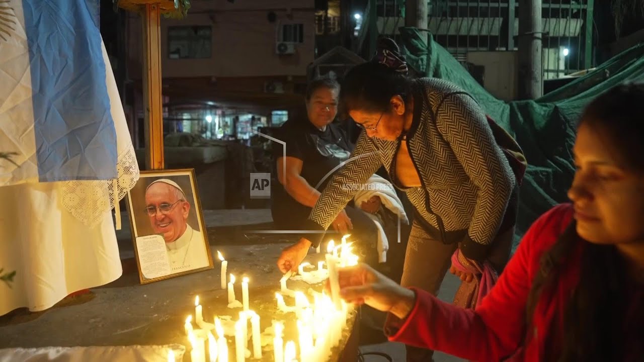 Neighborhood in Buenos Aires mourns Pope Francis' death with mass