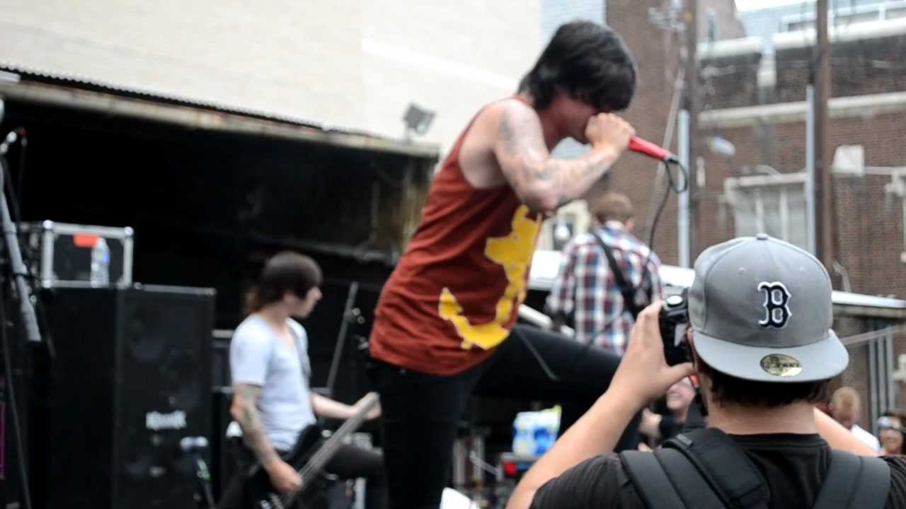 Sleeping With Sirens - Captain Tyin' Knots VS Mr. Walkway ( All Stars Tour/Aug 4th )