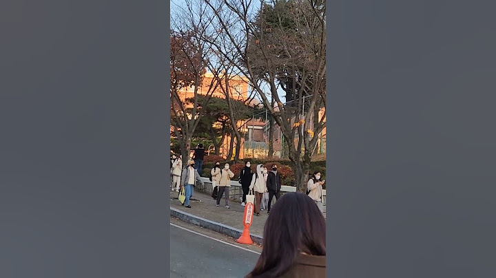 수능 끝나고 교문으로 나오는 풍경