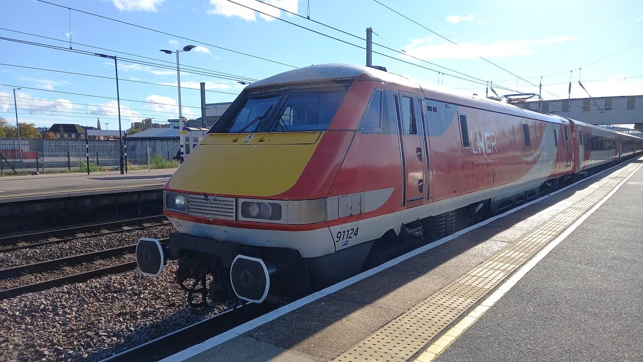 LNER 91124 & LNER 82222 - YouTube