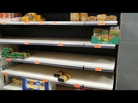 Video: Oma Weint, Als Sie Wegen Des Coronavirus Einen Supermarkt Ohne Essen Findet