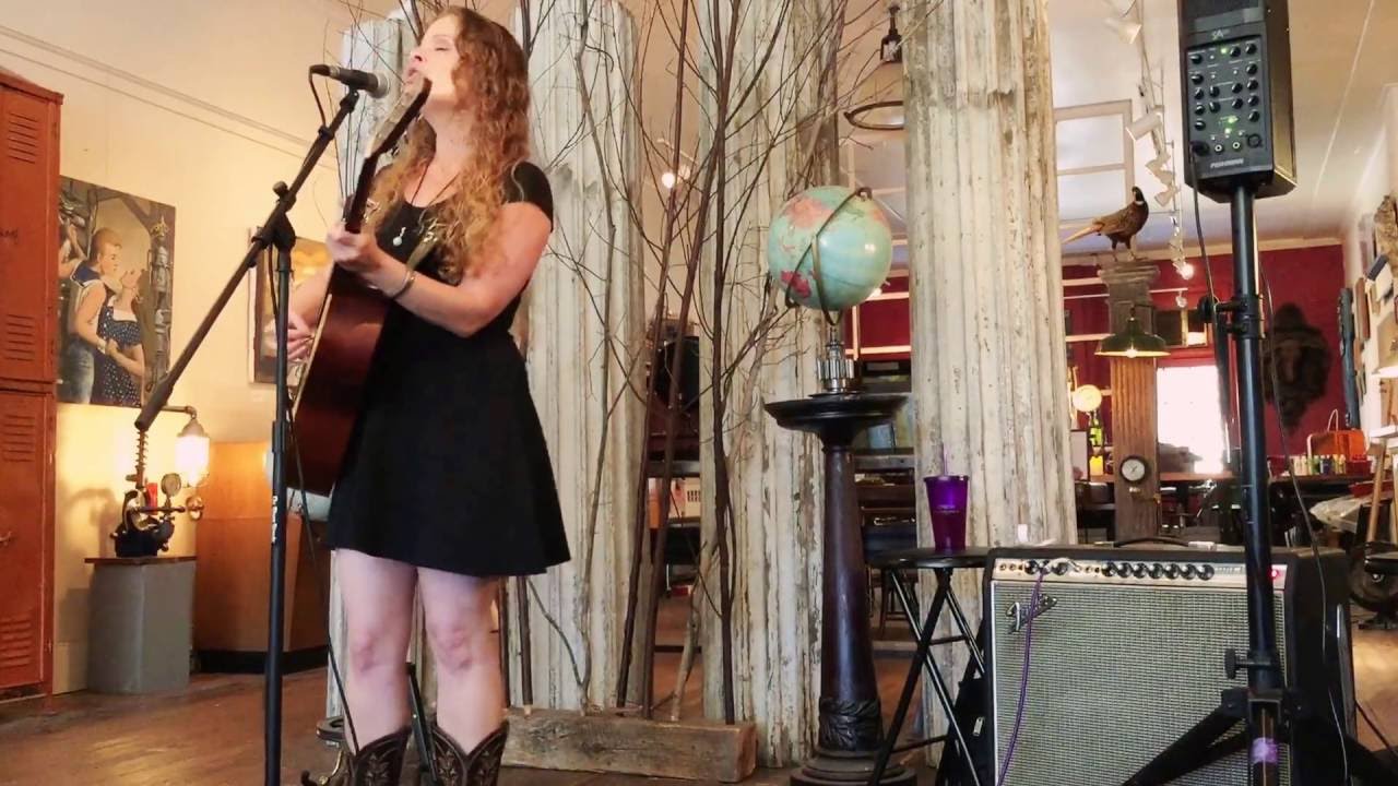 Alice Wallace sings Grateful, 6/19/2016, Bedford, PA at Locality Gallery adlı videoyu YouTube'da izle Alice Wallace sings Grateful, 6/19/2016, Bedford, PA at Locality Gallery adlı videoyu YouTube'da izle