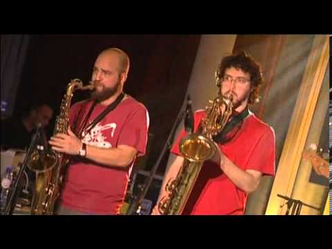 laïque larousse WILD BOAR & BULL Brass Band // Vrijheids Festival des Libertés 2010