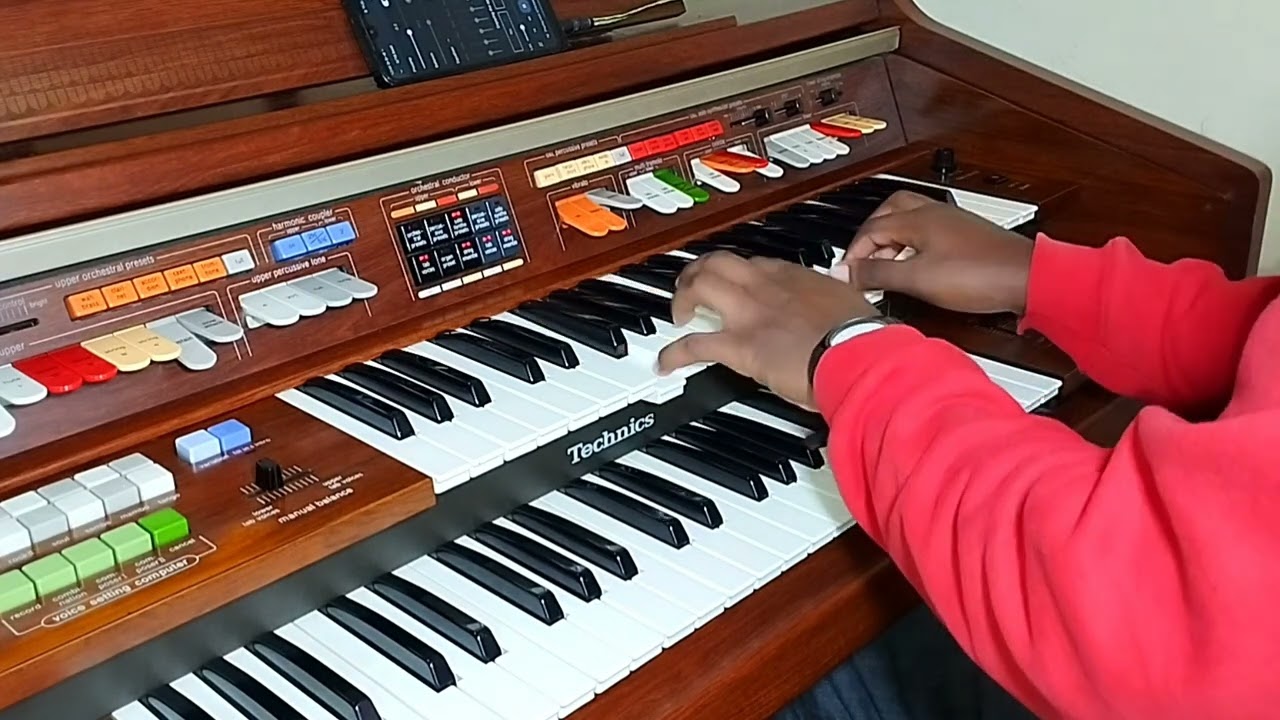 Utukufu Wa Mungu by Marcus Mtinga