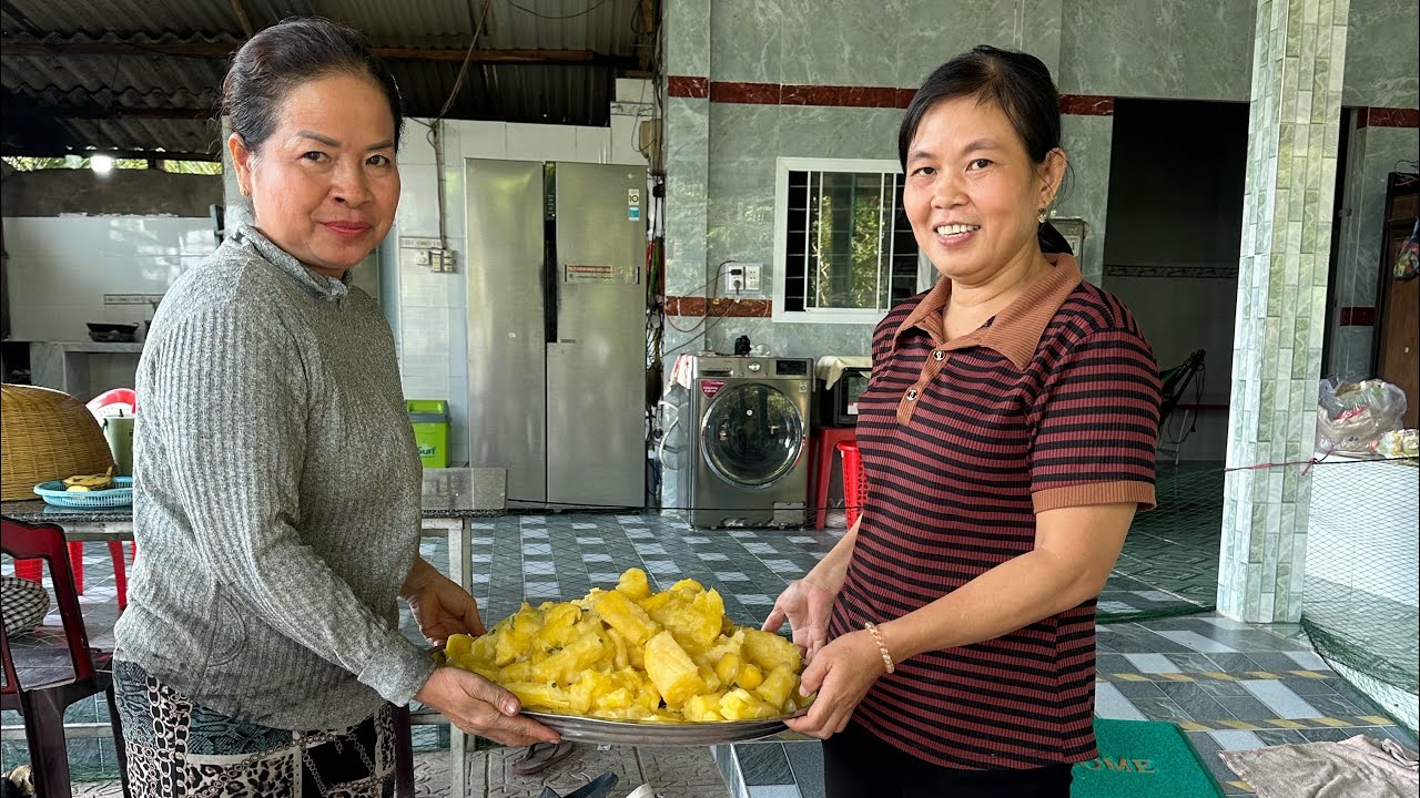 Nay Mẹ Bán Hết Sớm, Đào Khoai Mì Nấu Nước Cốt Dừa #1254 - Hai Sướng 