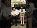 【逆転】隣で眠るサラリーマンに、自分の飲み物をそっと差し出す女子高生。 ROLE REVERSAL: A High School Girl Quietly Offers Her Own Drin...