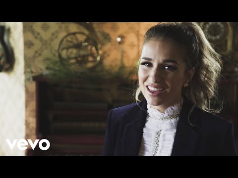 Jessie James Decker - Do You Hear What I Hear?