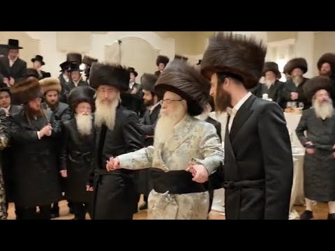 כ"ק האדמו'ר מצאנז קלוזינבורג בריקוד המצווה טאנץ בחתונת נכד גיסו נין מרן בעל השפע חיים מצאנז זי"ע