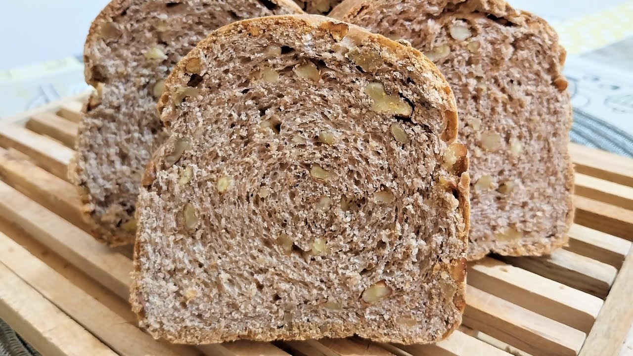 PANE alle NOCI fatto in casa 🍞 La ricetta del pane salutare dall'aspetto rustico e fragrante.
