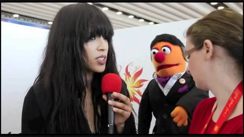 Loreen & Terry Vision do the YMCA dance (Eurovision 2012)