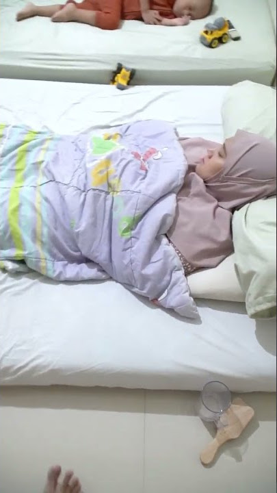 ENAKNYA KALO ISTRI TIDUR PAKE DASTER