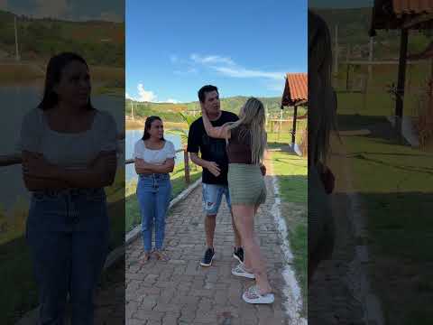 Quando ele tem uma melhor amiga