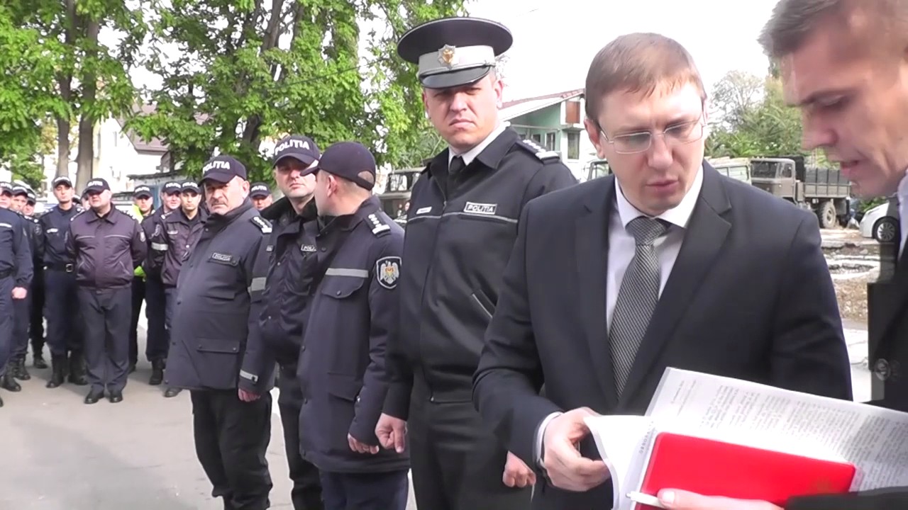 Inspectori de patrulare reținuți pentru acțiuni coruptibile (Video)