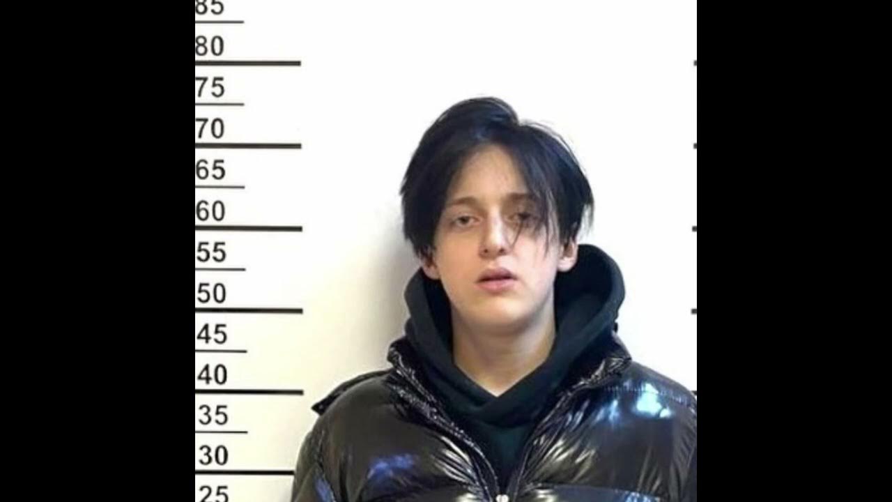 Сколько девушке беби мело. Гога беби мело. Мерч baby melo. Гога бейби мело. Гога беби мело.