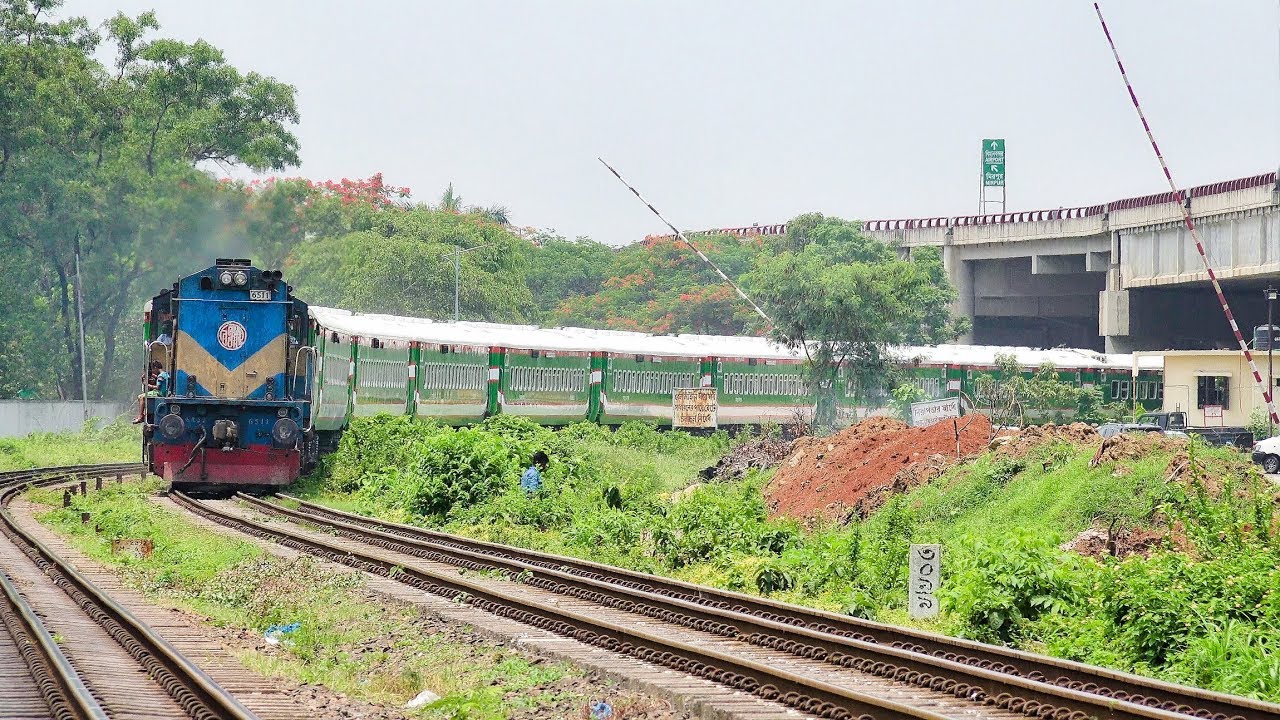 Ishurdi Pabnar Sex - Non-stop Banalata Express moving through a sharp rail curve at ...