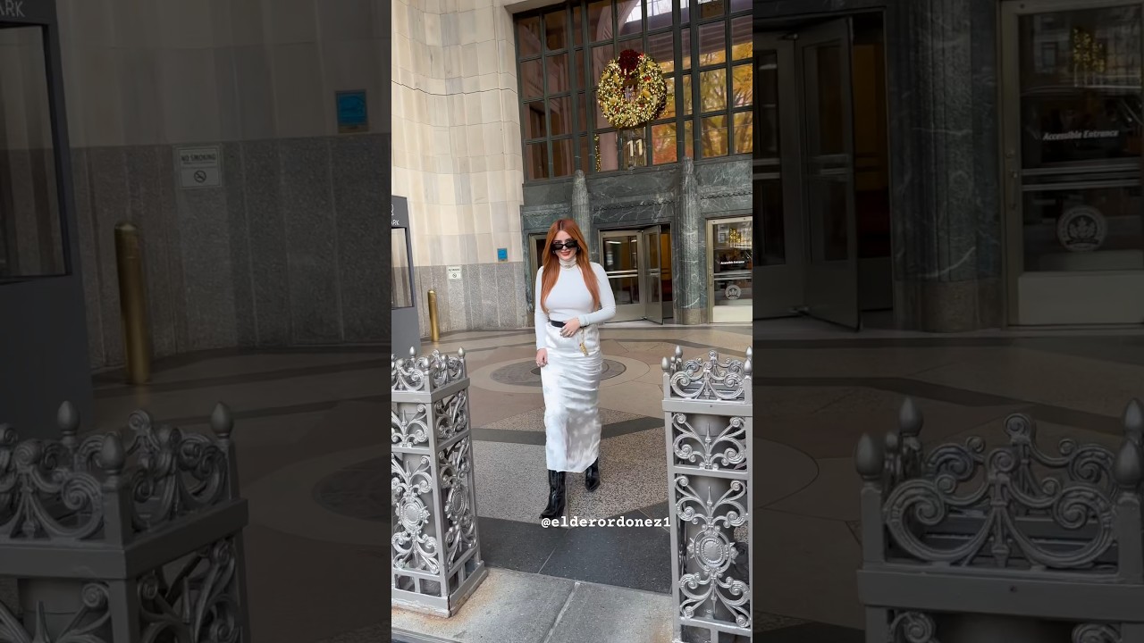 Beautiful Bella Thorne 🔥🔥Super nice And friendly in all white outfit while out in New York #nyc