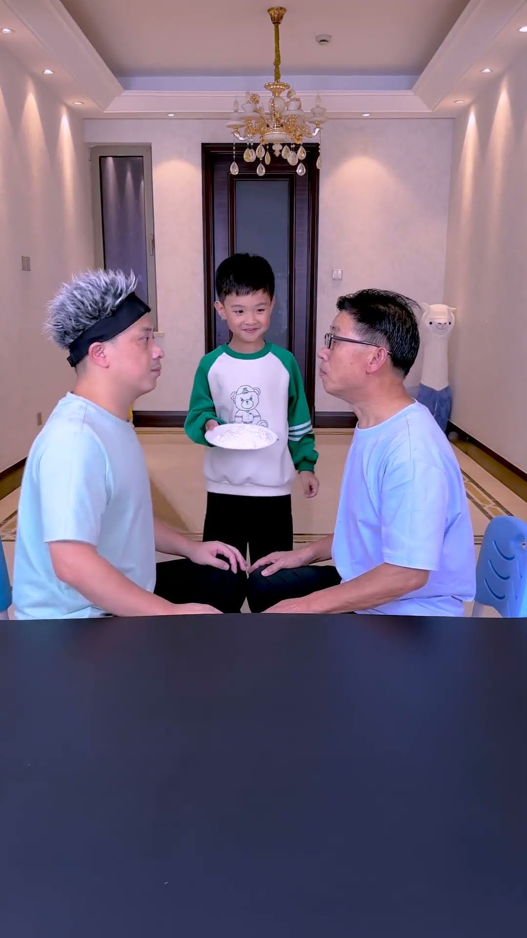 New Year's Family Game! Hold Back Laughter Challenge#Funnyfamily#Partygames