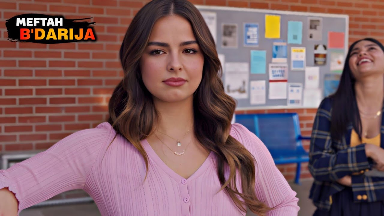 فتاة فقيرة تدخل كلية الأغنياء وتخدع الجميع على أساس أنها غنية لكن تجد نفسها في ورطة | ملخص فيلم