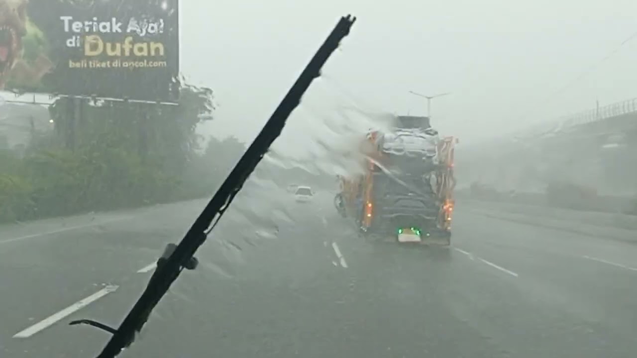 Jakarta di guyur hujan deres 