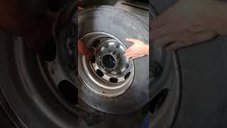 Ang procedure sa pagtanggal ng wheel cylinder ng izuzu truck