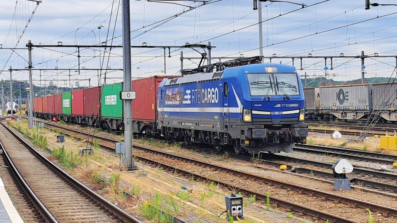 RTBC 193 564 vertrekt met een containertrein van station Venlo