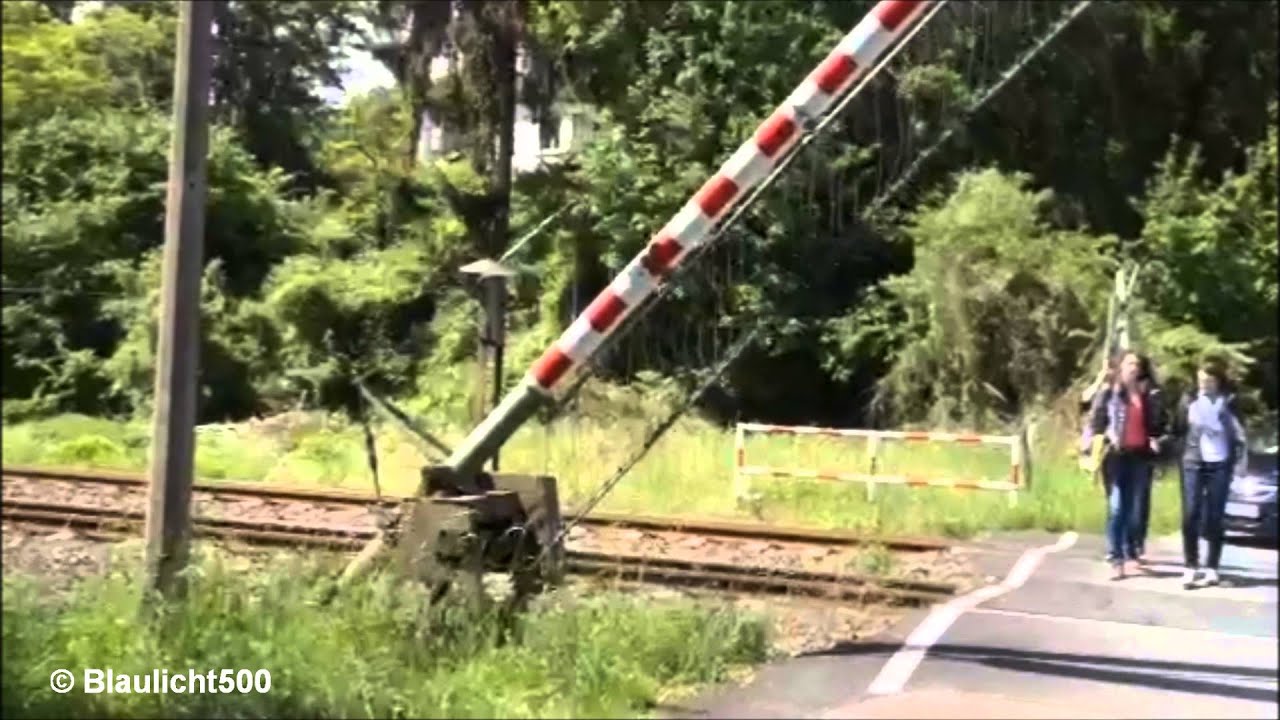 Der Alltag am Bahnübergang - Zufallsaufnahmen
