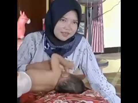 IBU MUDA BERHIJAB CANTIK MENYUSUI - Breasfeeding 02