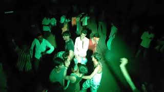 Chinha mange ta dehe mundri la.... Dosto ke sath dens School para ME
